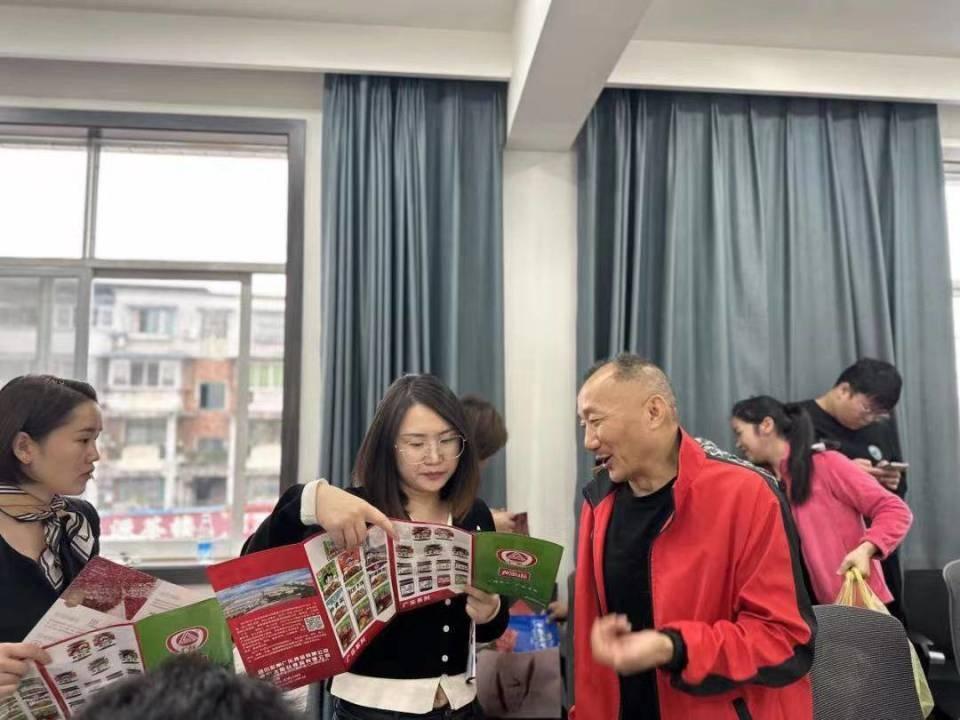 彭州市濛阳街道湔江茶叙：政企携手，共促发展  第2张