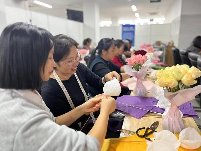 新阶人士齐聚，花艺沙龙绽放！这场活动你参加了吗？  第2张