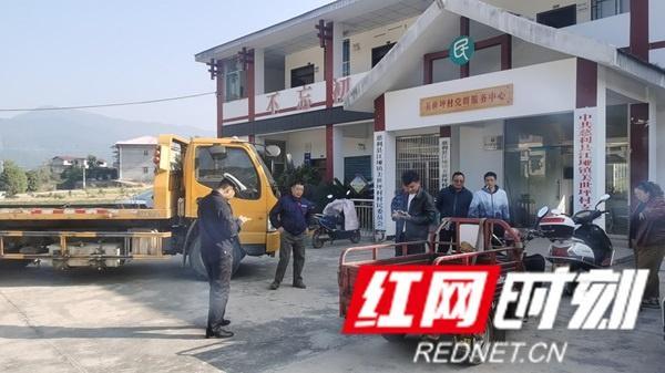 张家界慈利县江垭镇：隐患车辆销号整治行动进行中  第2张