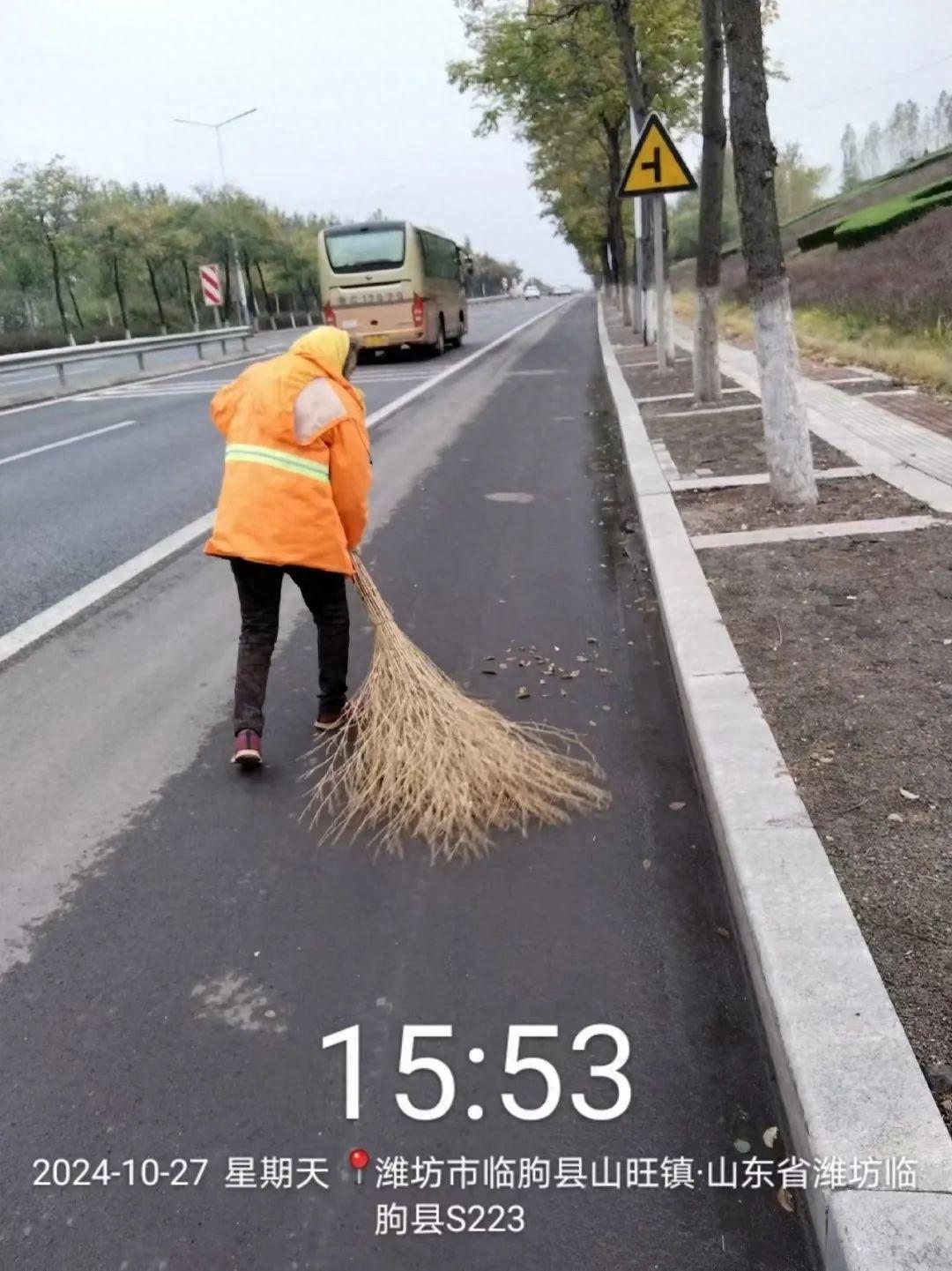 临朐县交通运输局打好冬季公路养护主动仗，确保公路冬季运行安全