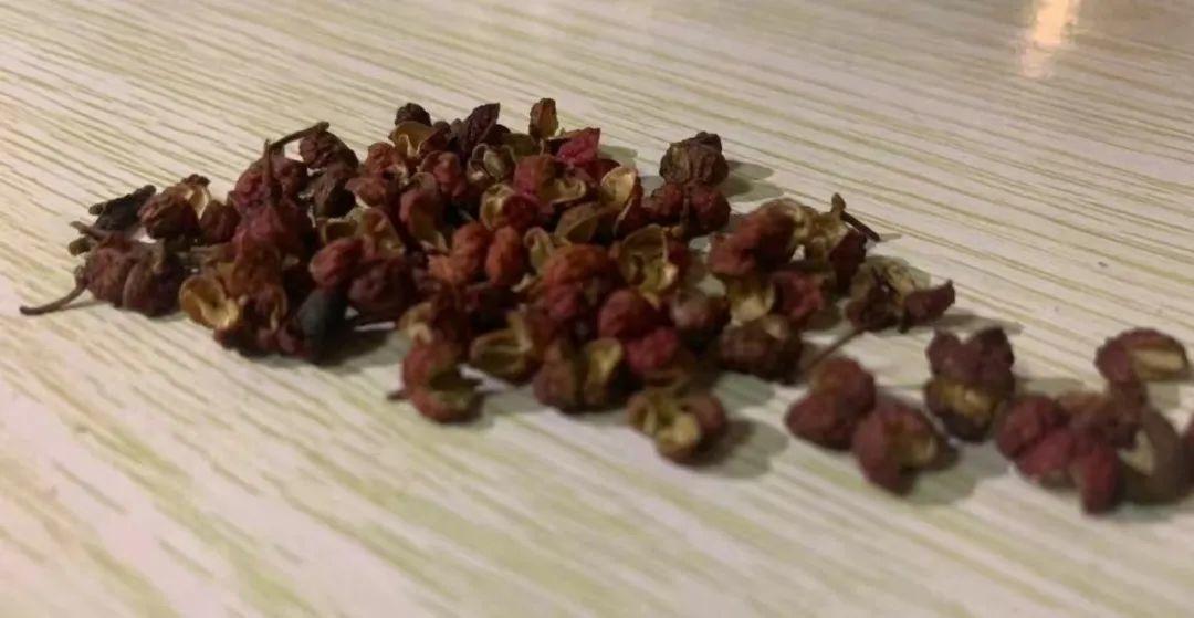 秋季养生秘籍：泡脚加点料，让你轻松驱寒消百病  第2张
