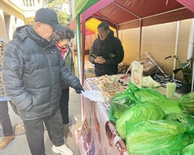 仙霞新村慈善义卖市集：邻里温情大爆发，淘好物献爱心一举两得