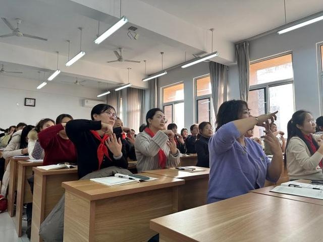 揭秘男孩女孩的差异，滨州清怡小学班主任心理健康培训大揭秘  第5张