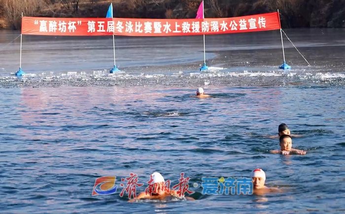 80岁老人寒冬跃入冰水，揭秘冬泳长寿秘诀，你也能做到  第2张