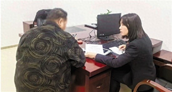 从‘管不住’到‘新衣迎新生’：老张一年间的巨大转变揭秘