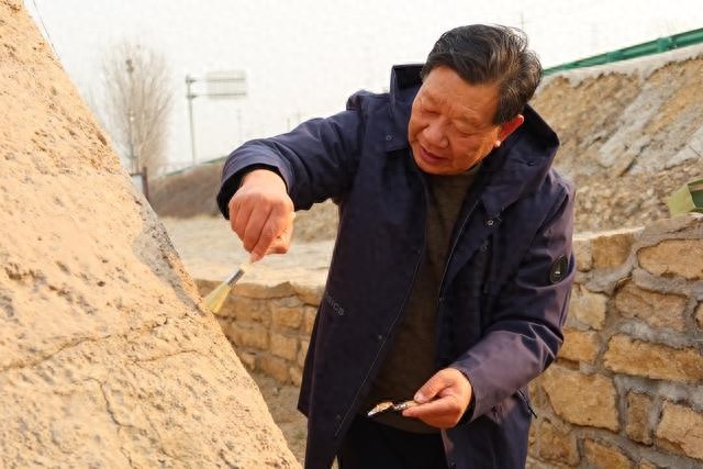 寒风中的守护者：房立民如何用双手修复齐长城的千年裂痕？