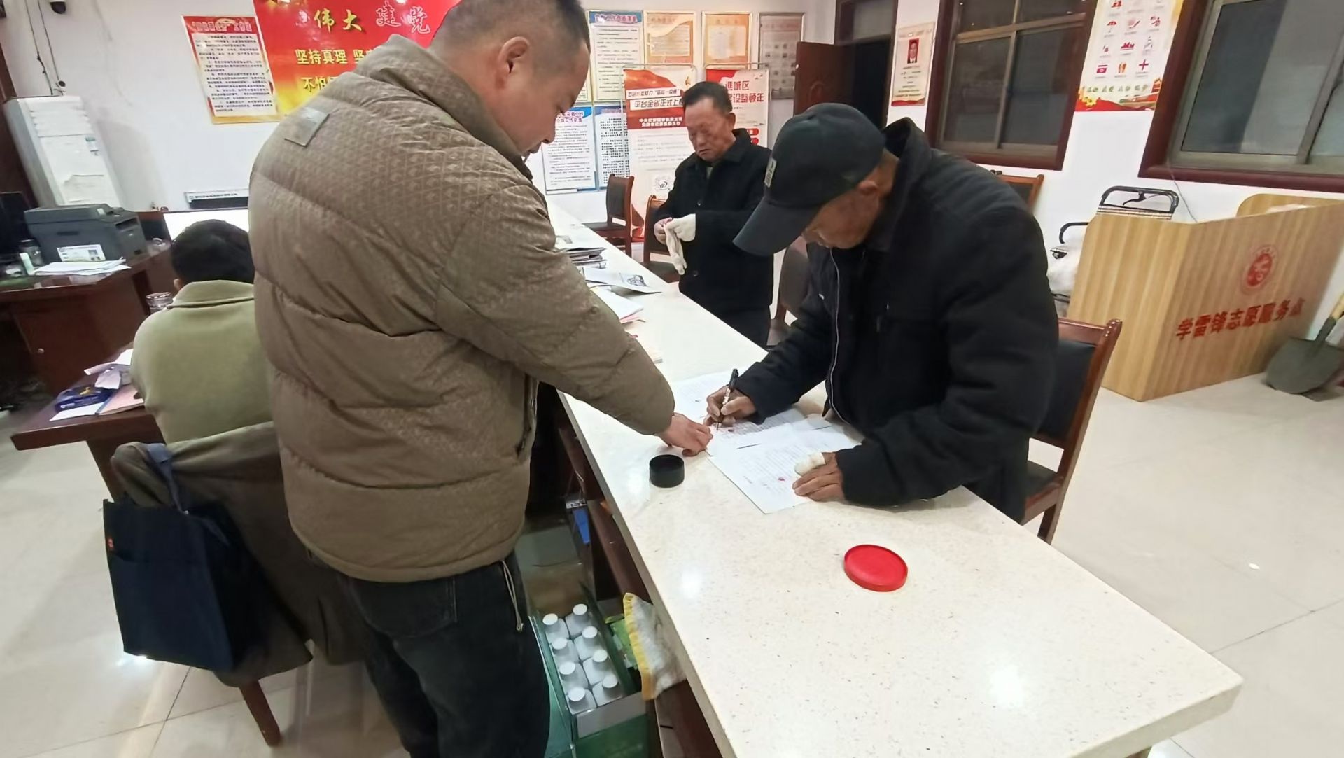 龙扬镇信访办成功化解土地纠纷：家门口的和谐稳定从这里开始  第2张