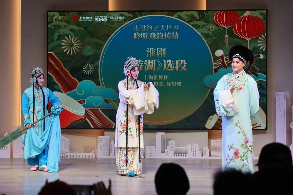 上海地铁音乐角再现戏曲盛宴，六大剧种齐聚迎新年，市民游客共赏中华戏韵