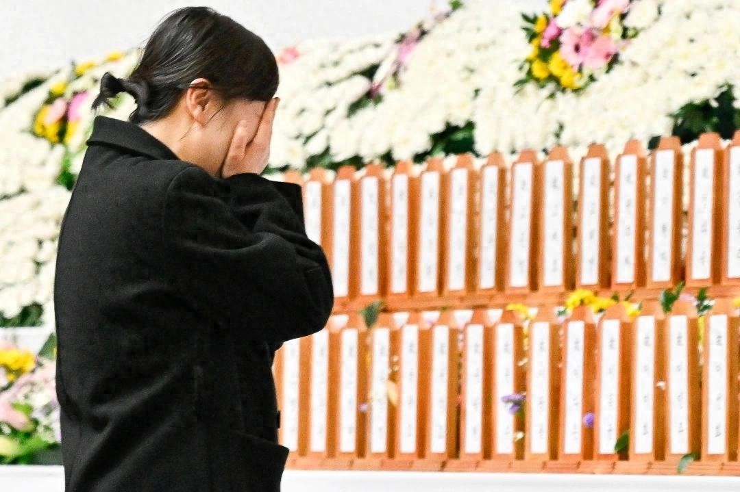 韩国客机坠毁惨剧：175名乘客遇难，遗体回收程序竟未履行，家属悲痛欲绝  第1张