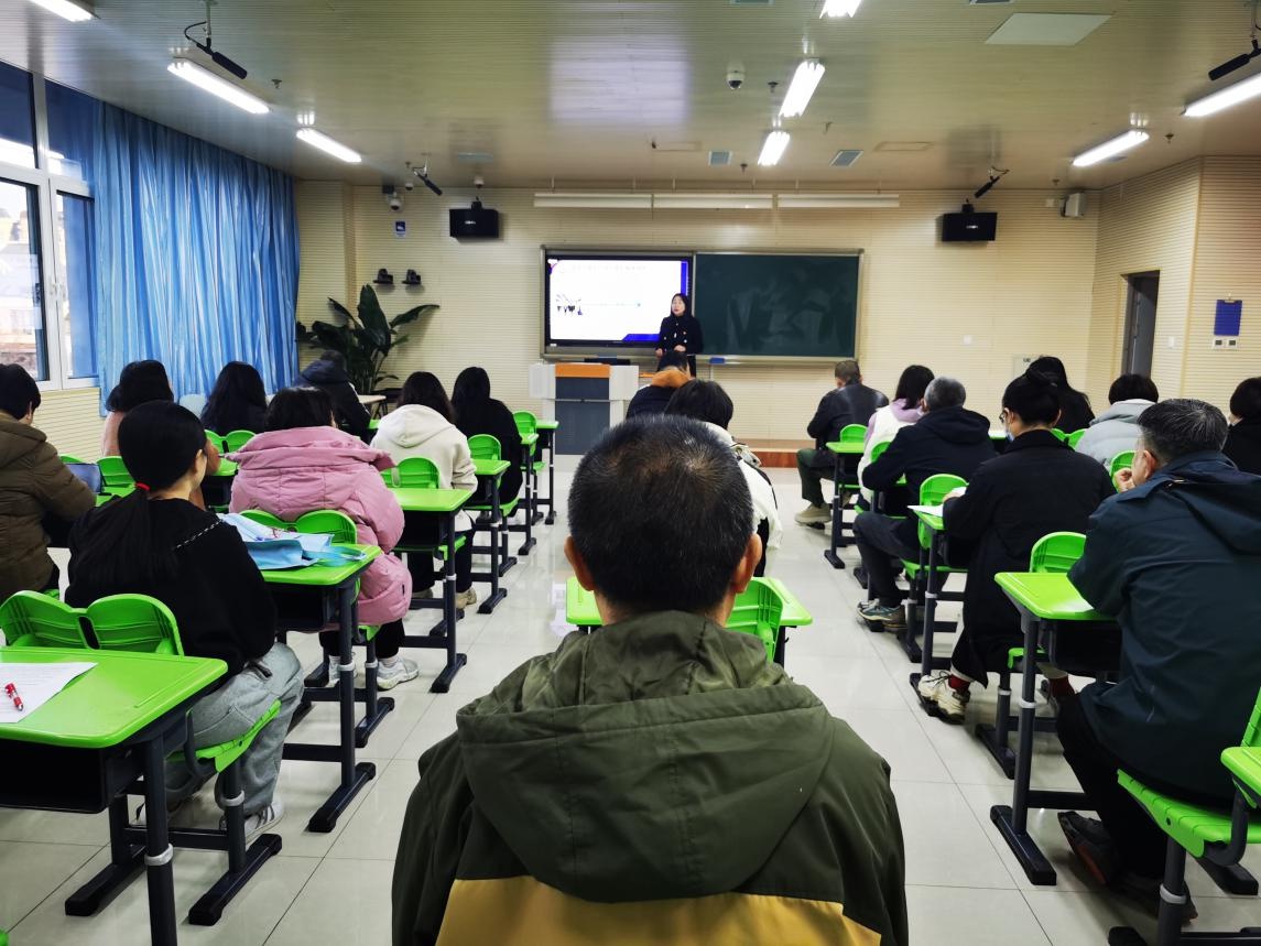 高丽营镇第二小学引领垃圾分类新风尚：50余名教师共学环保新技能  第2张