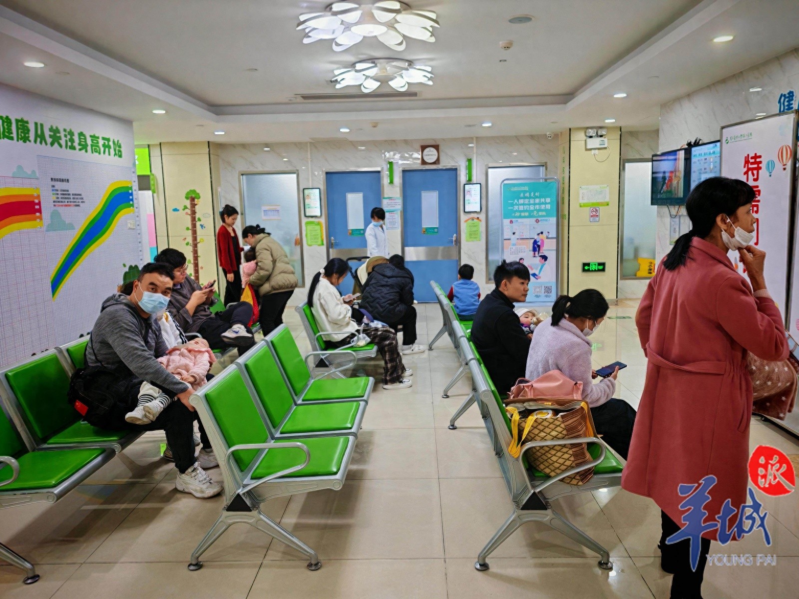 广东气温骤降至零下0.8℃，儿科门诊人满为患，家长如何应对？