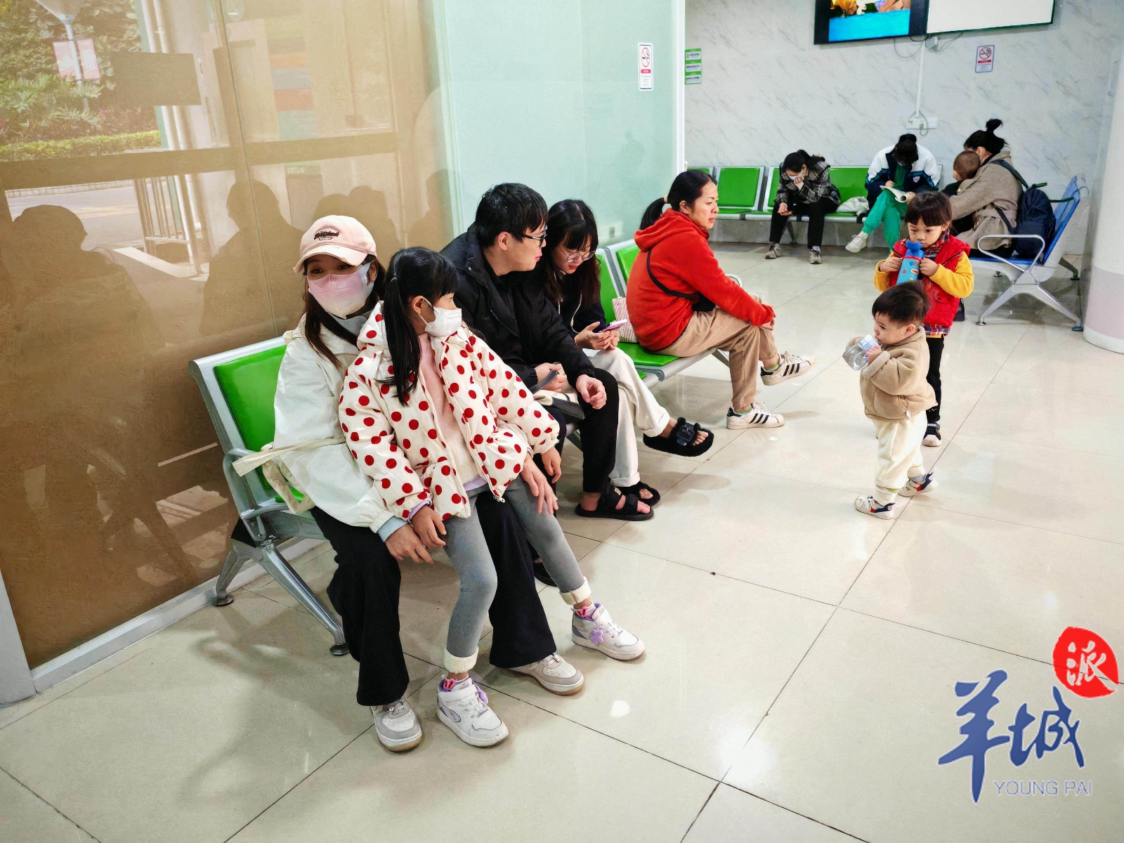 广东气温骤降至零下0.8℃，儿科门诊人满为患，家长如何应对？  第3张