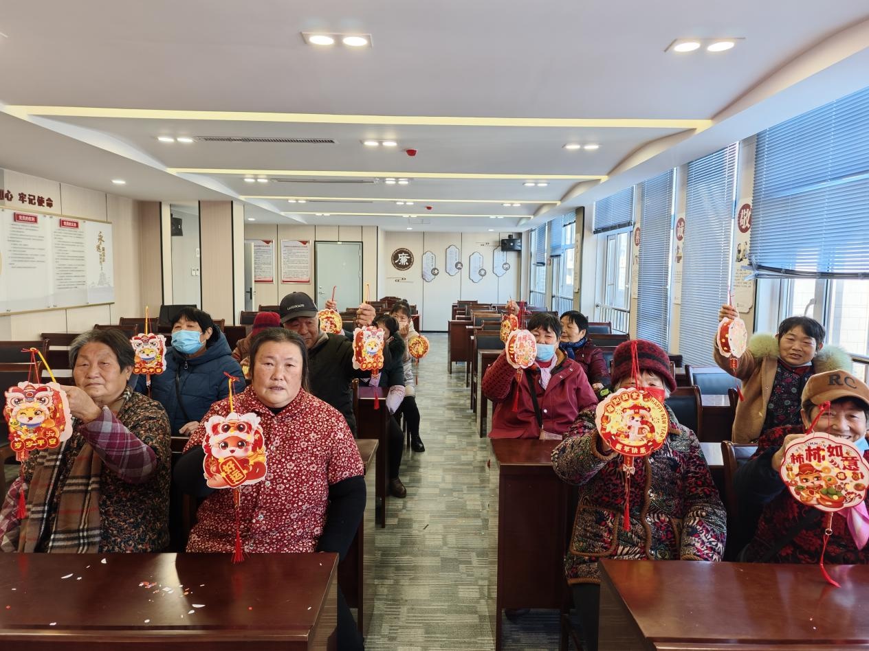 元旦佳节，溧水新安社区居民巧手做灯，共迎新年欢乐氛围  第3张