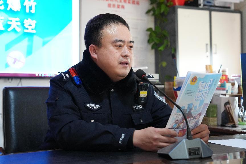 哈尔滨警方用‘大喇叭’宣传烟花爆竹安全，村民直呼‘接地气’  第2张