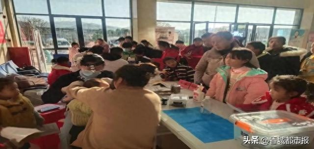 咸安区大幕乡中心卫生院联合市妇幼保健院举办助力少年儿童健康发育成长义诊活动，温暖送到百姓心坎上  第1张