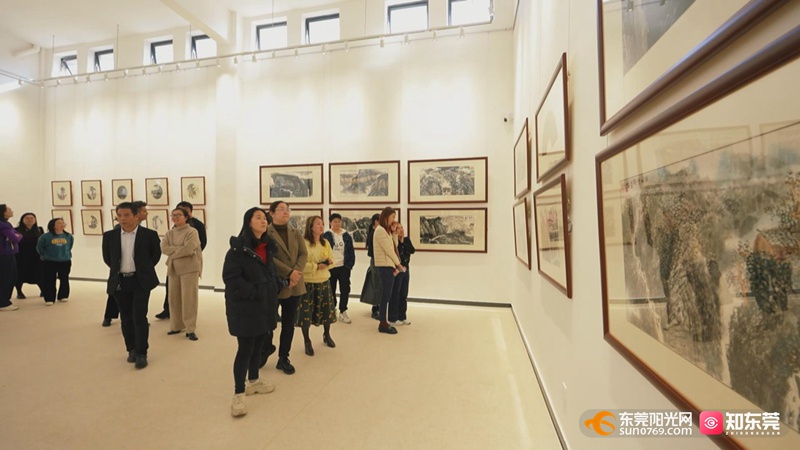 南方首次惊现巨幅长城画！东莞新馆免费开放，艺术爱好者争相打卡  第4张