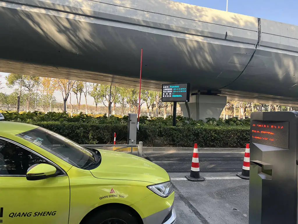 上海虹桥枢纽新规：短途出租车快速返场通道明日启用，解决拒载难题  第2张