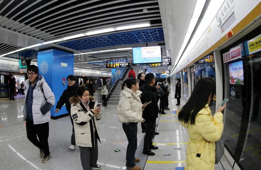 2025元旦西安地铁大揭秘：如何应对大客流，保障市民出行无忧？