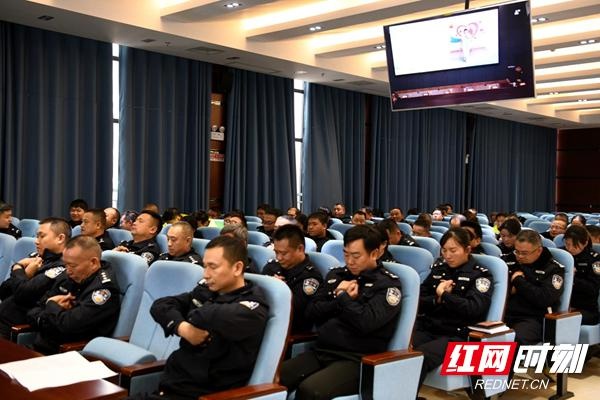邵阳300余名民警集体减压：催眠疗法与禅舞如何助力心理团辅？  第2张