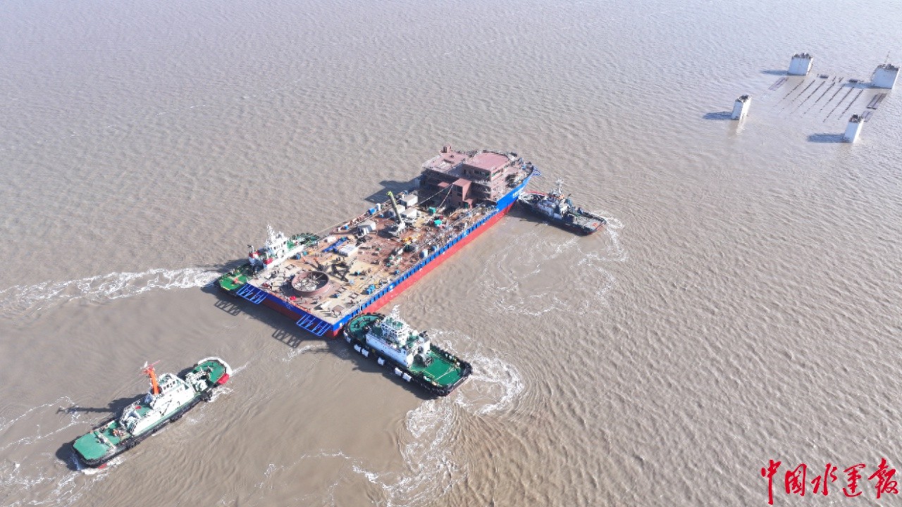 中国铁建大桥起2轮震撼下水！揭秘南通2024年第三艘海工船舶的惊人实力