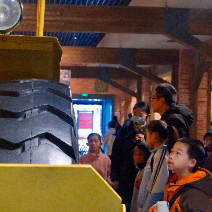 传承工业基因，汲取奋进力量：柳州市职工家庭工业研学活动盛大启动  第7张