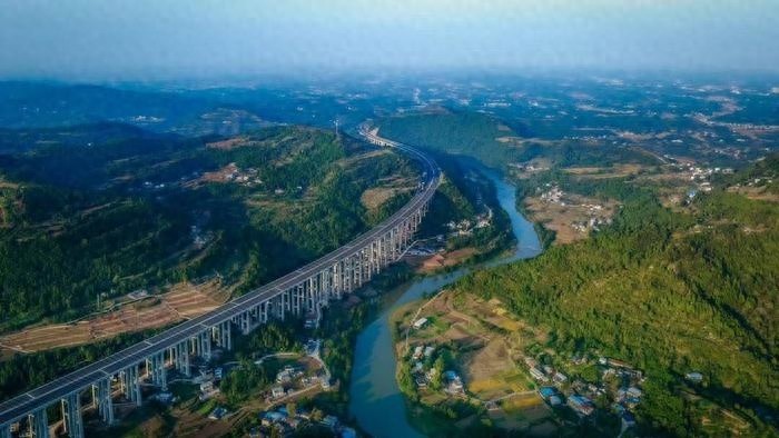 2025年1月1日，成都至绵阳第三条高速通车，全程仅需1小时