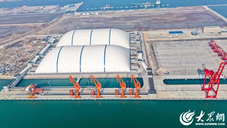 东营港迎来历史性时刻：首个10万吨级通用泊位正式启用，年通过能力高达765万吨