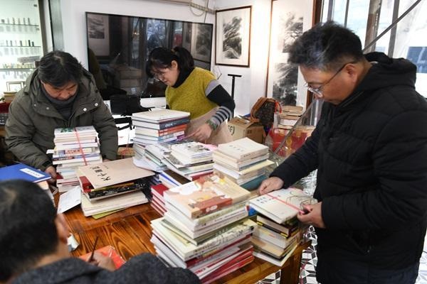 艺心助梦共建图书馆计划：300余册书籍助力贵州黔东南州税务局文化发展  第3张