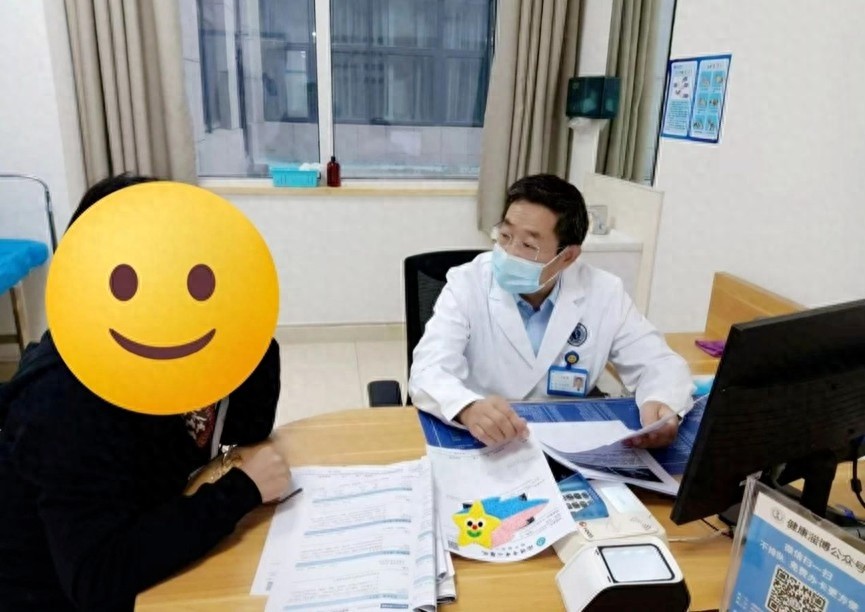 58岁李女士20年肝囊肿困扰，微创手术如何让她重获健康？  第1张