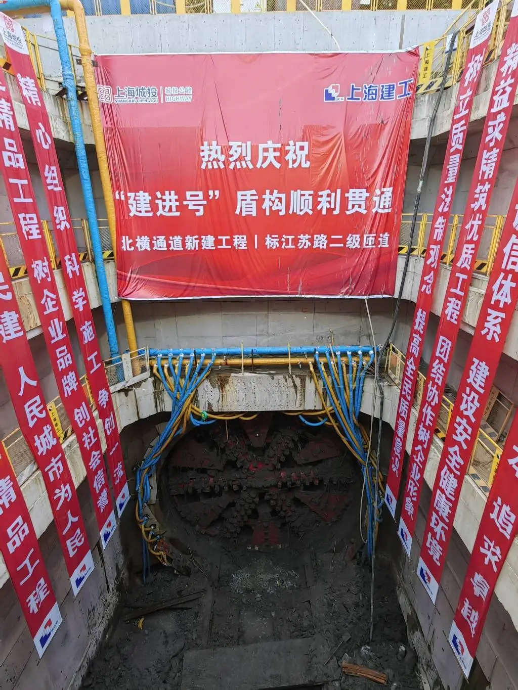 上海北横通道最后一处出口匝道通车，江苏路二级出口匝道今晚10点正式启用  第2张