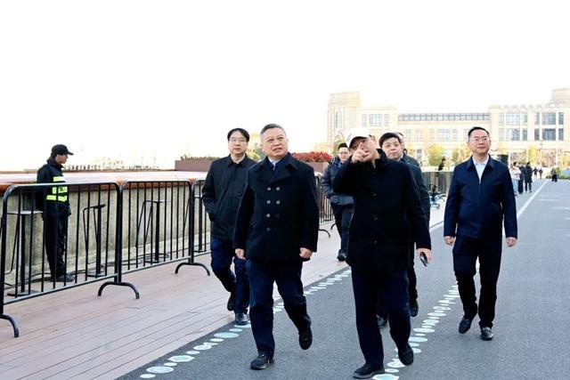 区委书记李晨昊实地检查节前市场供应，确保市民节日物资充足价格稳定  第3张
