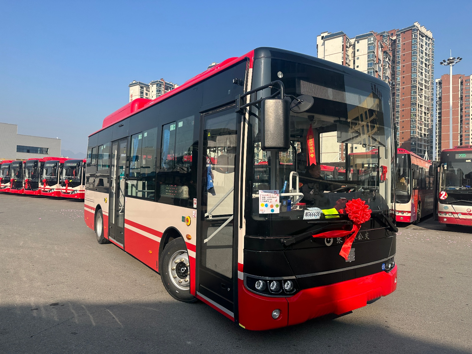 张家界市迎来30台新能源公交车，绿色出行新时代正式开启