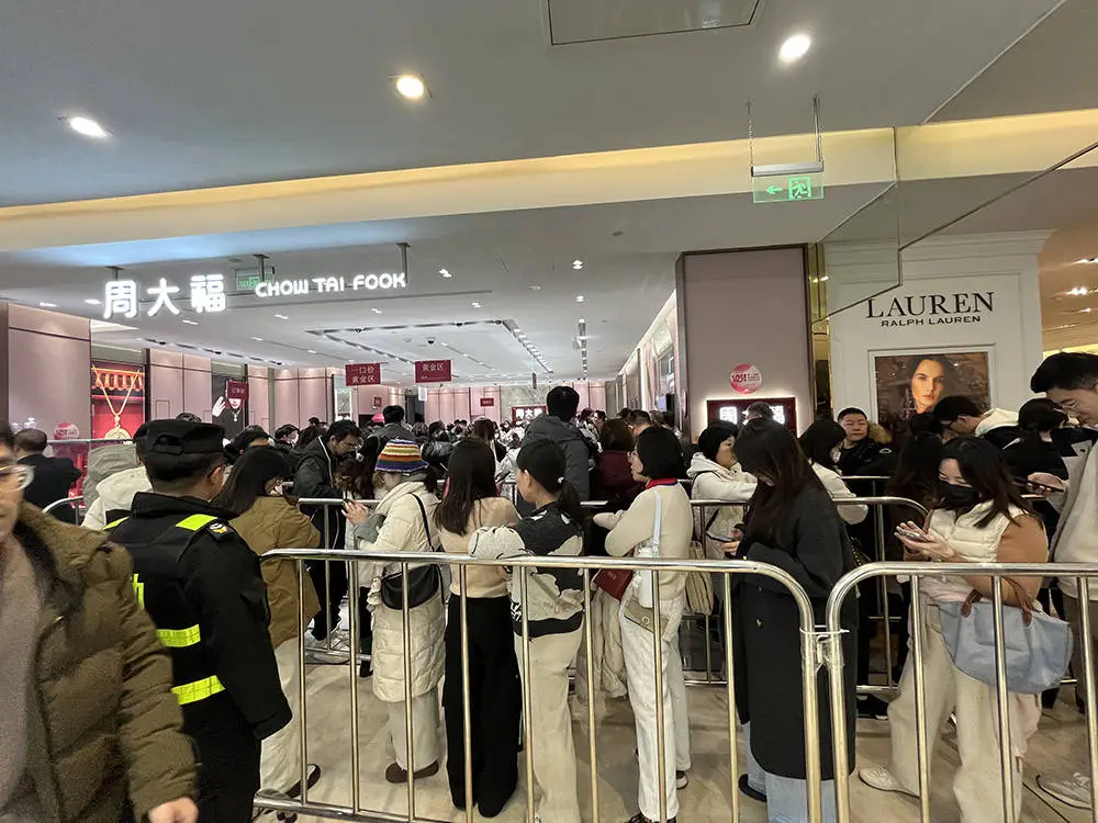 2024跨年夜上海南京路步行街：黄金799元/克，买买买最划算的时刻  第2张
