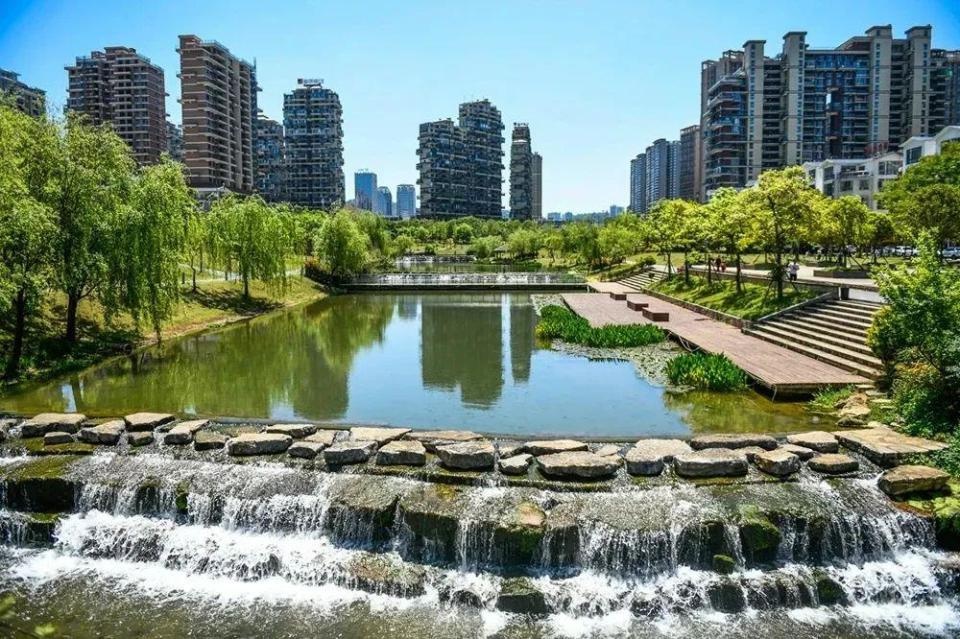 黔西南州环境质量再创新高：99.3%优良天数，100%水质优良率，生态保护成效显著  第3张