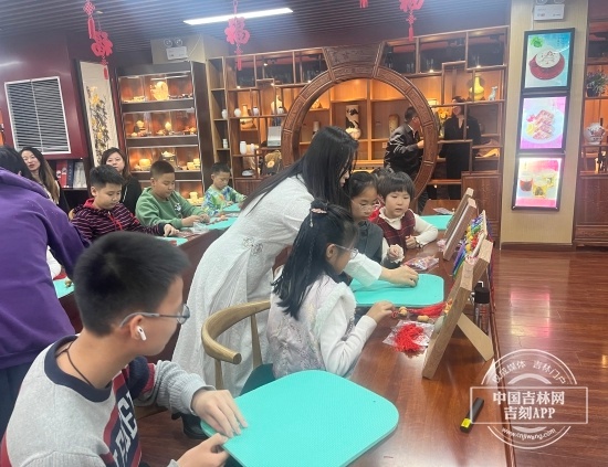 从细如发丝到福气满满：非遗传承人徐晓雪如何用绳编艺术惊艳跨年夜？  第2张