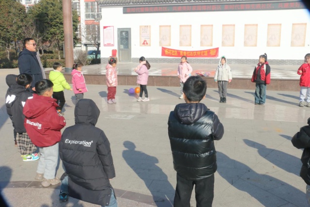 济宁市微山县傅村街道团工委举办青春社区伙伴计划元旦欢乐汇，40余名孩子共迎新年  第2张