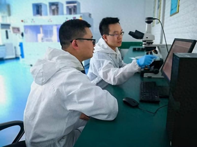 赛富乐斯技术突破：单片全彩Micro-LED微显示屏如何引领未来显示技术？