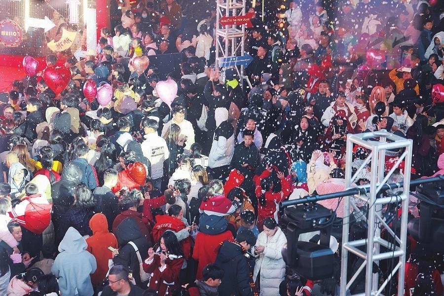 2025年跨年夜：北湖区枝青度假酒店草坪上的狂欢与美食盛宴  第3张