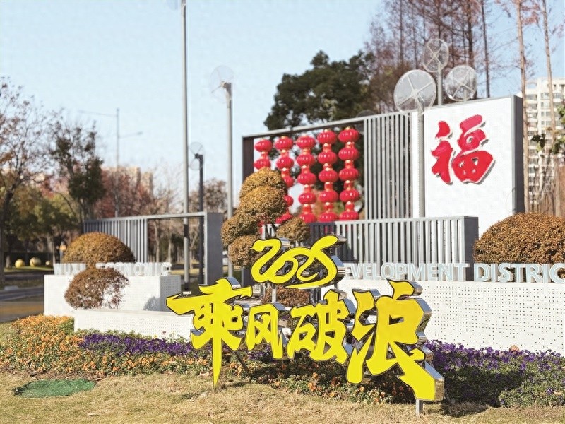 夜幕下的中国红：293条道路点亮无锡，元旦氛围浓到爆  第1张