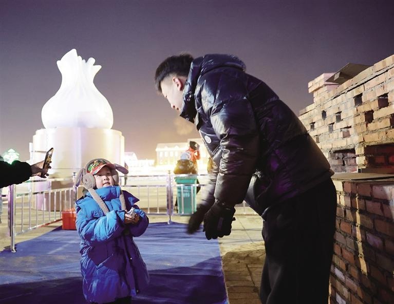 2025年呼和浩特欢乐冰雪节跨年夜：烟花秀、冰上项目、巨型机甲麒麟巡游，你不可错过的精彩瞬间  第2张