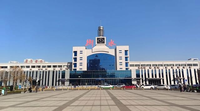 90后棉袄英雄冒险救车，世界最大抽水蓄能电站满格运行，2025年春运河北旅客发送量预计3529万人次  第6张