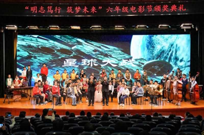 北京第二实验小学六年级学生自编自导自演微电影，展现家国情怀与创意才华  第1张