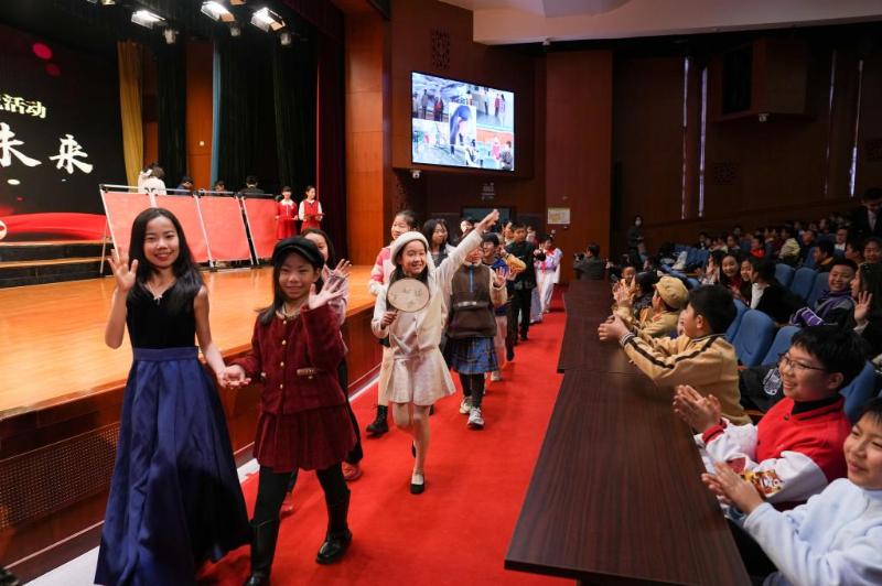 北京第二实验小学六年级学生自编自导自演微电影，展现家国情怀与创意才华  第2张