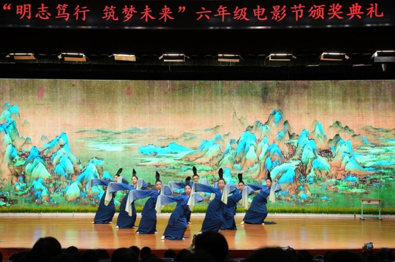 北京第二实验小学六年级学生自编自导自演微电影，展现家国情怀与创意才华  第3张