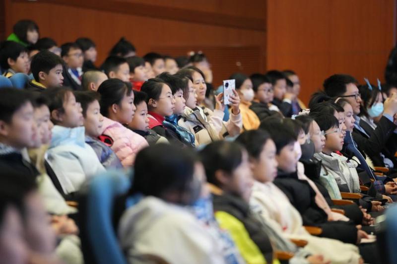 北京第二实验小学六年级学生自编自导自演微电影，展现家国情怀与创意才华  第4张