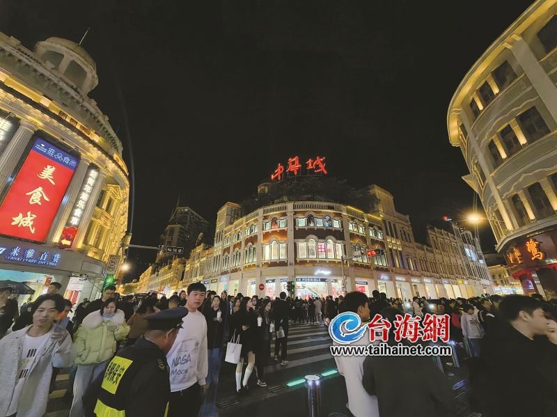 厦门跨年夜：烟花与海浪共舞，点亮你的新年梦想  第3张
