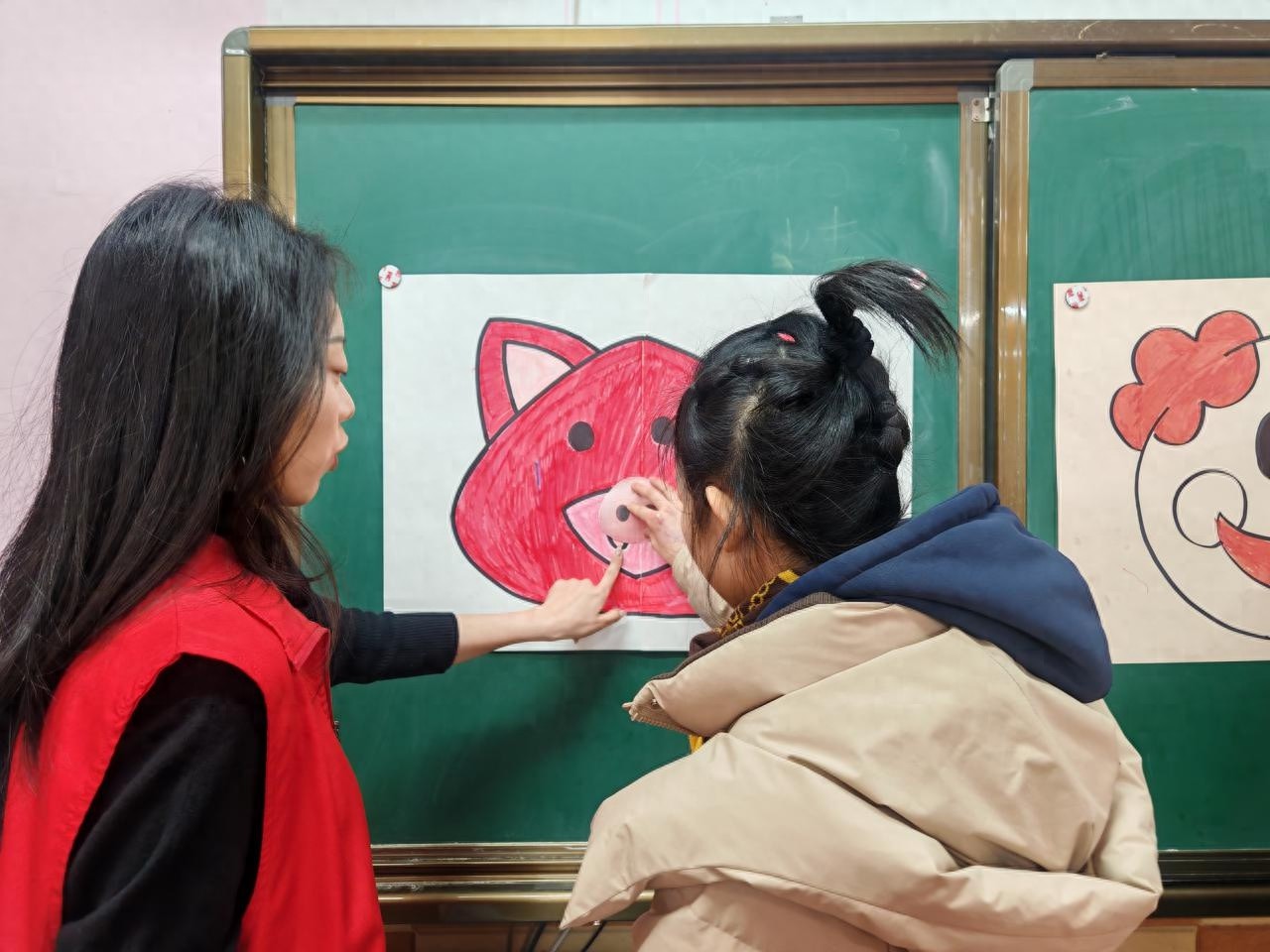 2024年银川‘红领巾’牵手‘折翼天使’迎新年，舞龙舞狮与非洲鼓共谱温暖篇章