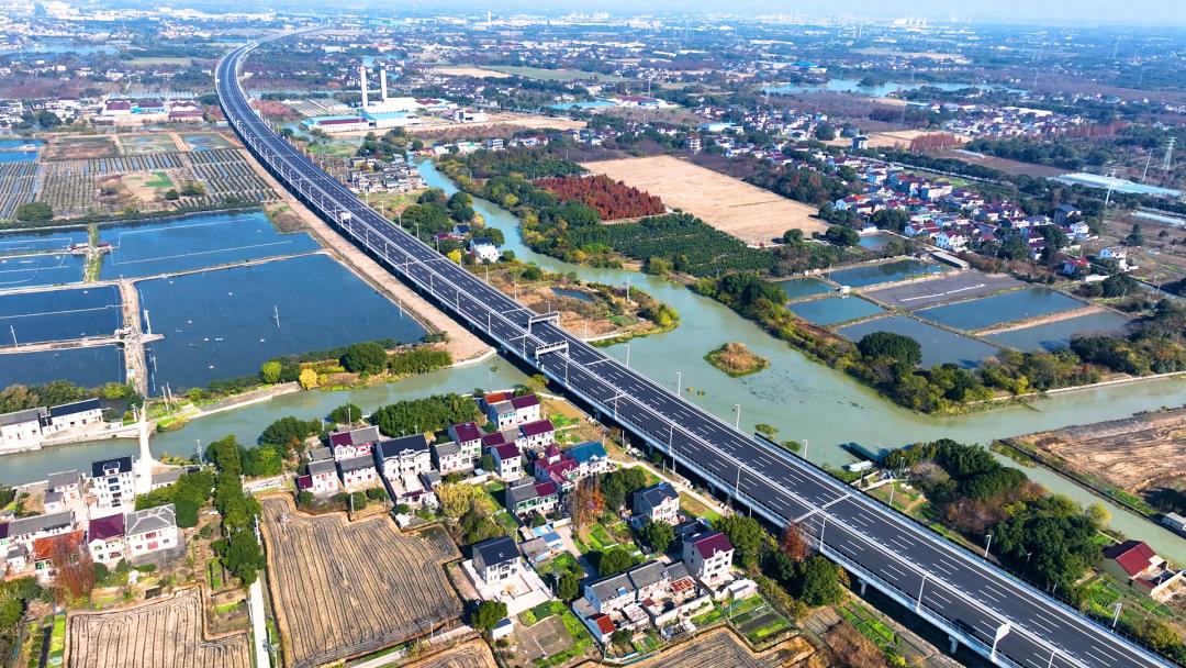 苏台高速公路七都至桃源段正式通车，长三角经济圈再添新动脉