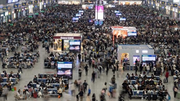 2025年上海春运大揭秘：4961万人次创历史新高，你准备好迎接双高峰了吗？
