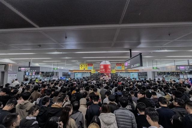 深圳地铁创历史新高！2025年元旦单日客运量突破1100万，你也在其中吗？  第2张